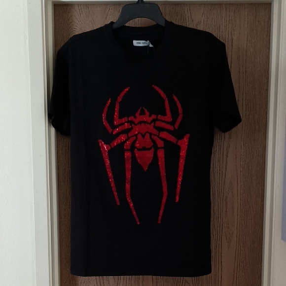 Men's Black T-Shirt with Red Spider Graphic - Picture 1 of 5